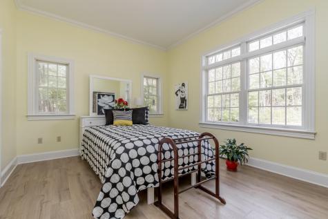 24 Carmichael Avenue Falmouth ME 04105