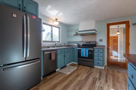 11 Sunnyfield Lane Warren ME 04864