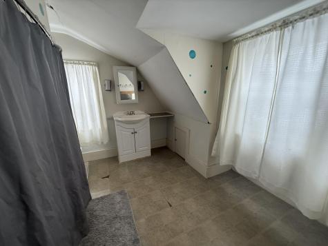 38 Auburn Road Peru ME 04290