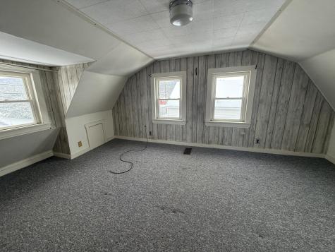 38 Auburn Road Peru ME 04290