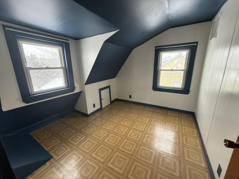 38 Auburn Road Peru ME 04290