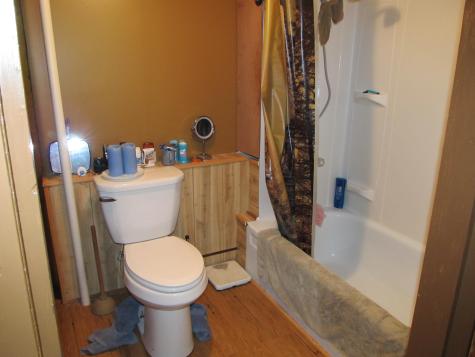 17 Kingsbury Road Wellington ME 04942