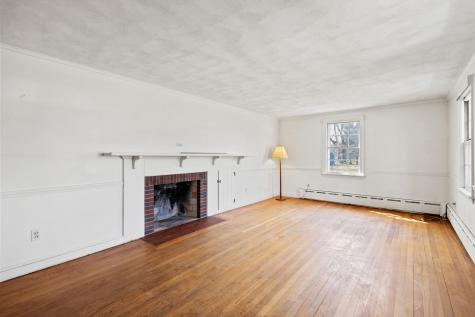 9 West Circle Falmouth ME 04105