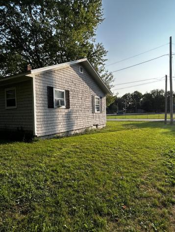 10 Sheridan Street Newport ME 04953