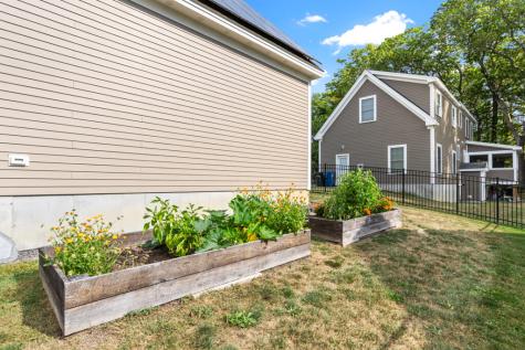 16 Black Sparrow Drive Portland ME 04102