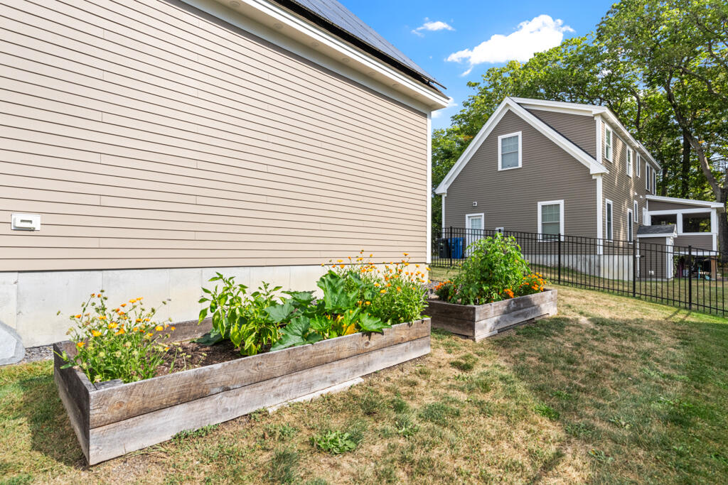 16 Black Sparrow Drive Portland ME 04102