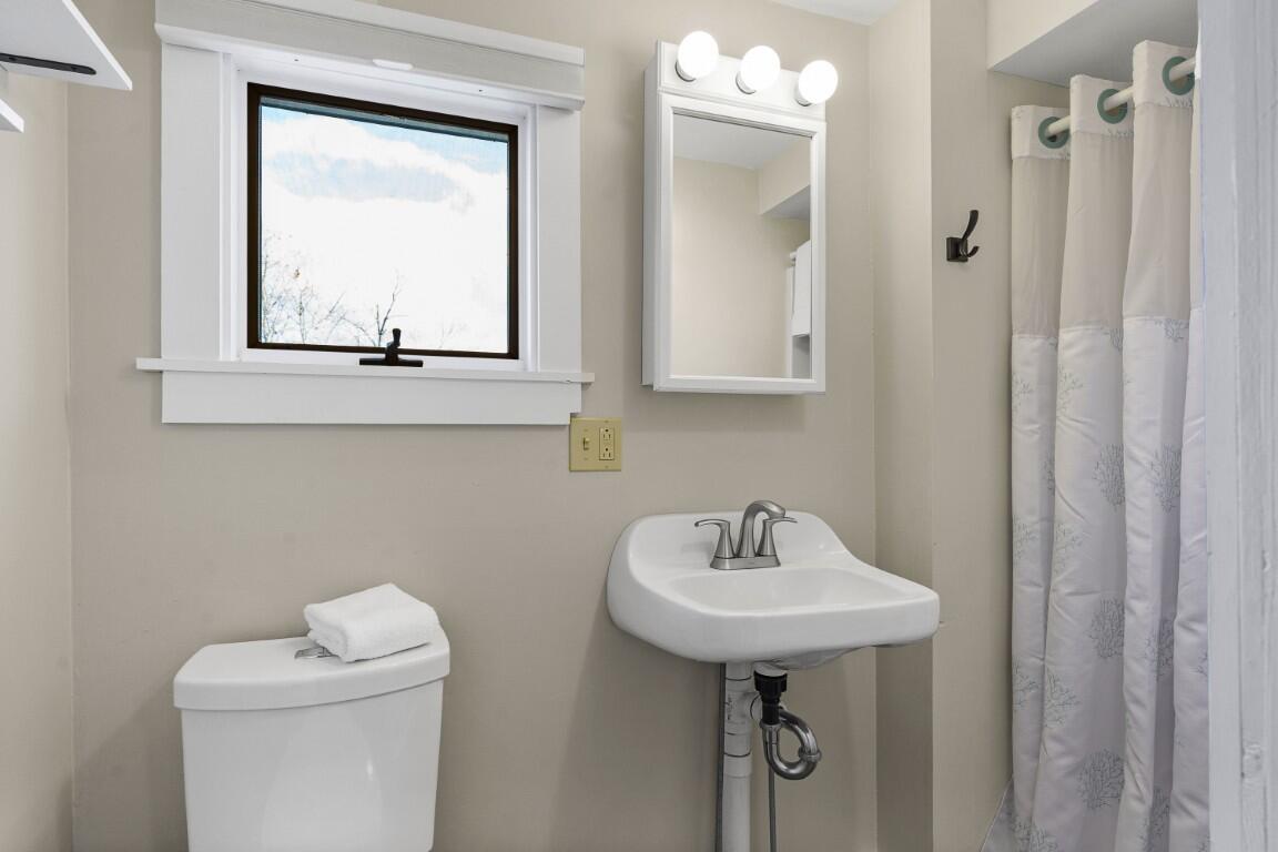 43 Oak Street Boothbay Harbor ME 04538