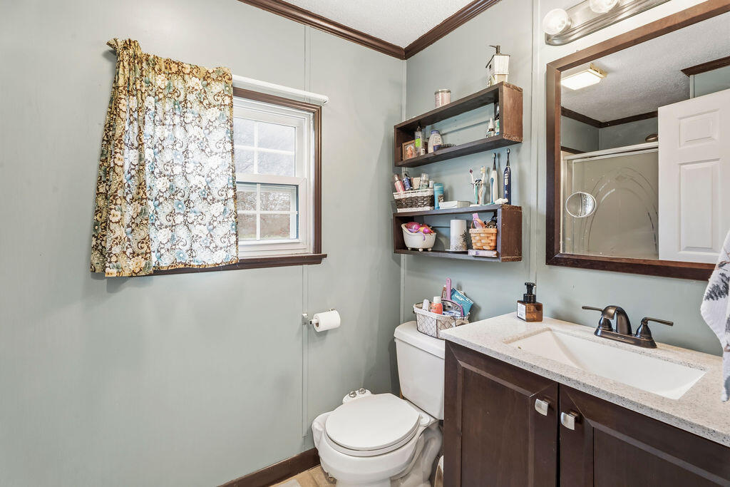 12 Merryman Road Glenburn ME 04401