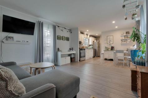 10 Primrose Lane Brunswick ME 04011