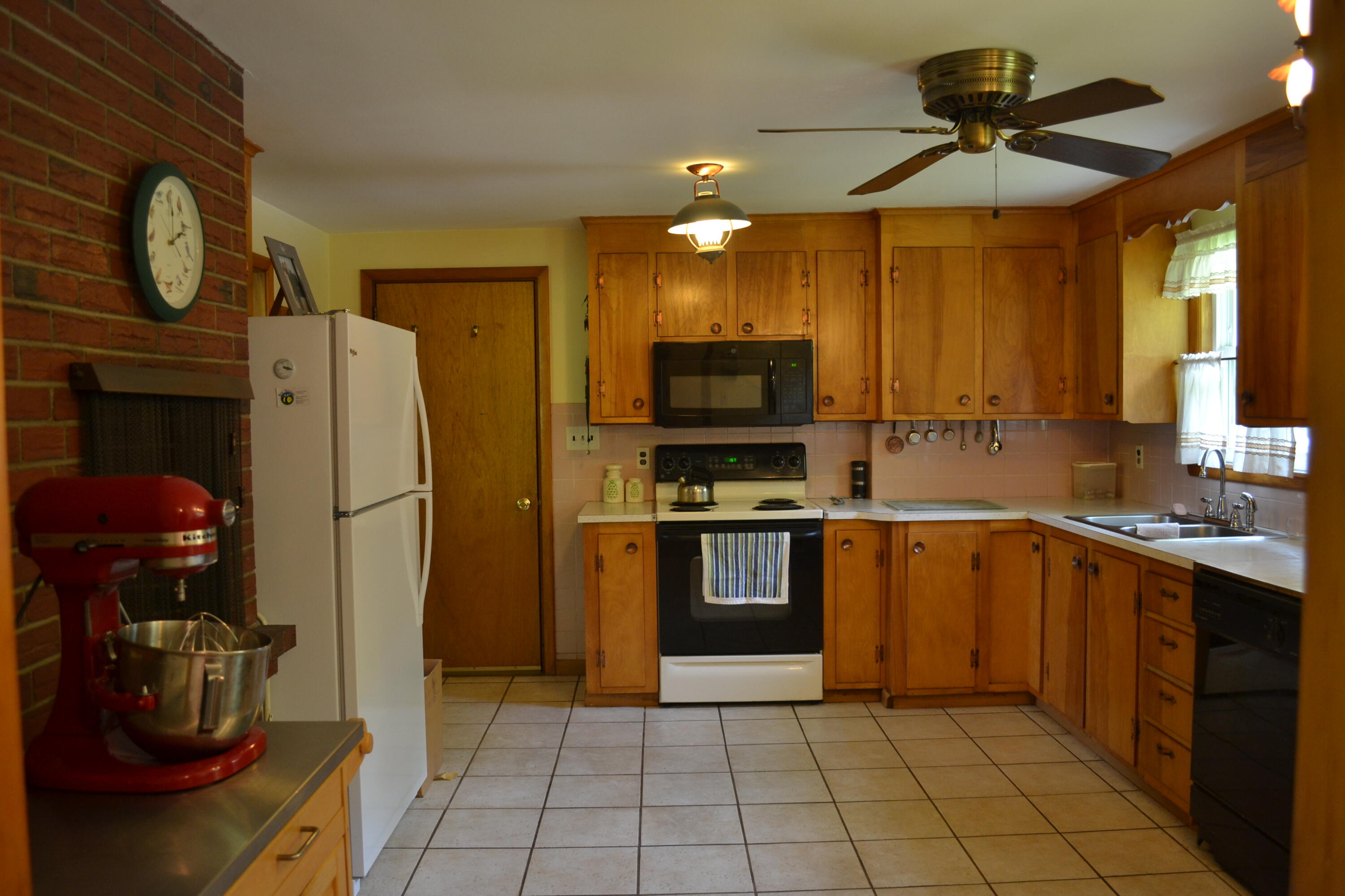 15 Hillside Avenue Falmouth ME 04105