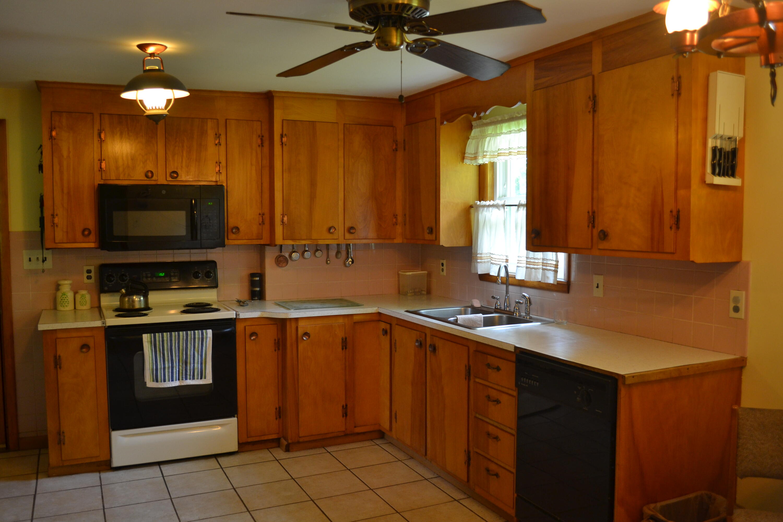 15 Hillside Avenue Falmouth ME 04105