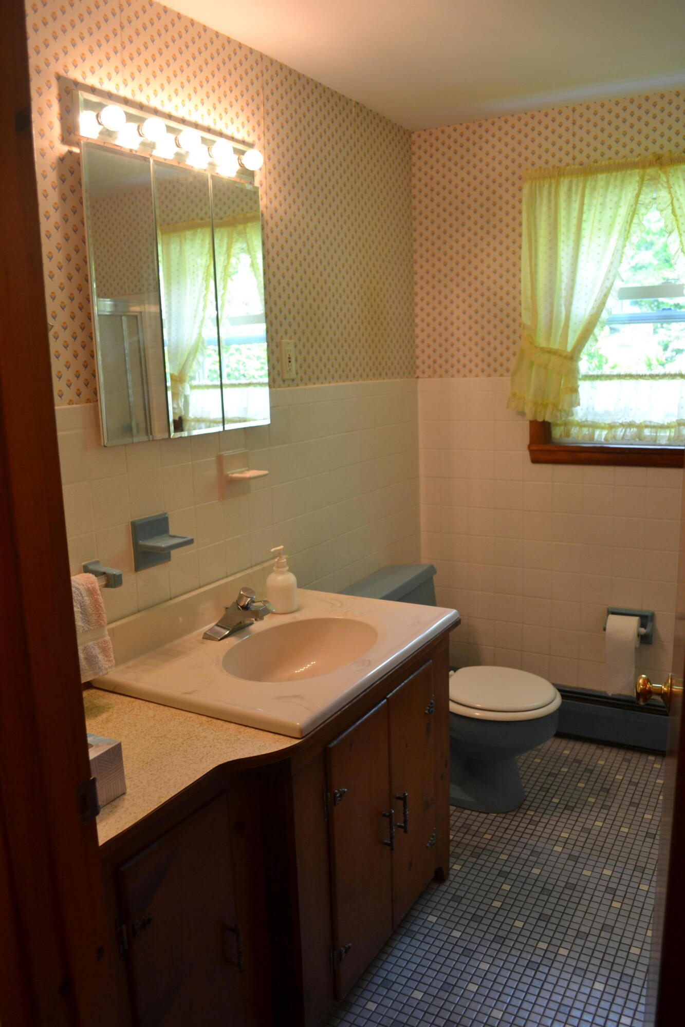 15 Hillside Avenue Falmouth ME 04105