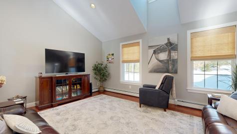 17 Bowdoin Drive Lewiston ME 04240