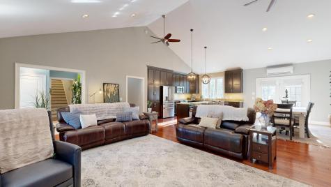 17 Bowdoin Drive Lewiston ME 04240