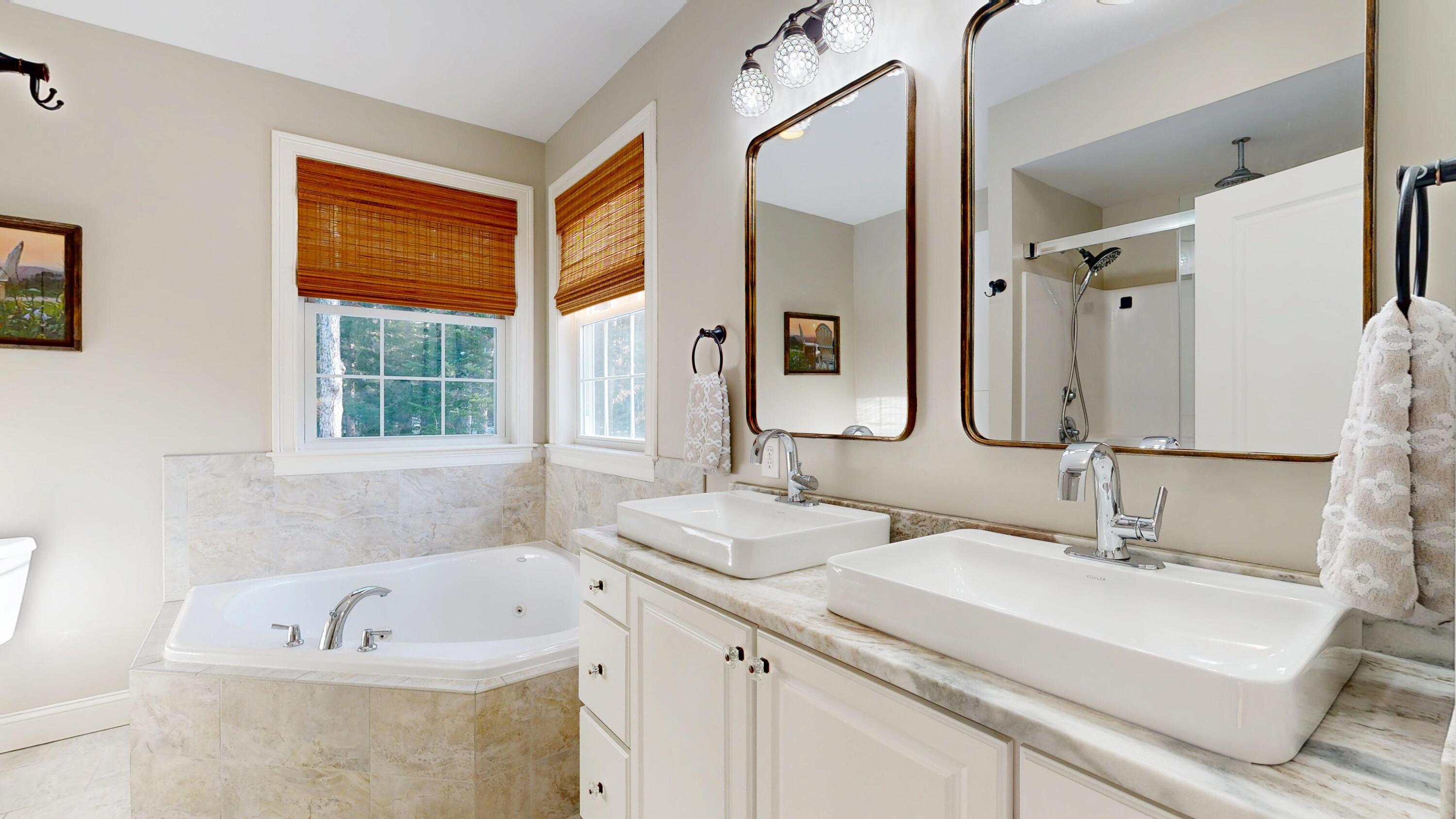 17 Bowdoin Drive Lewiston ME 04240