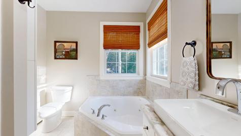 17 Bowdoin Drive Lewiston ME 04240