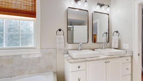 17 Bowdoin Drive Lewiston ME 04240