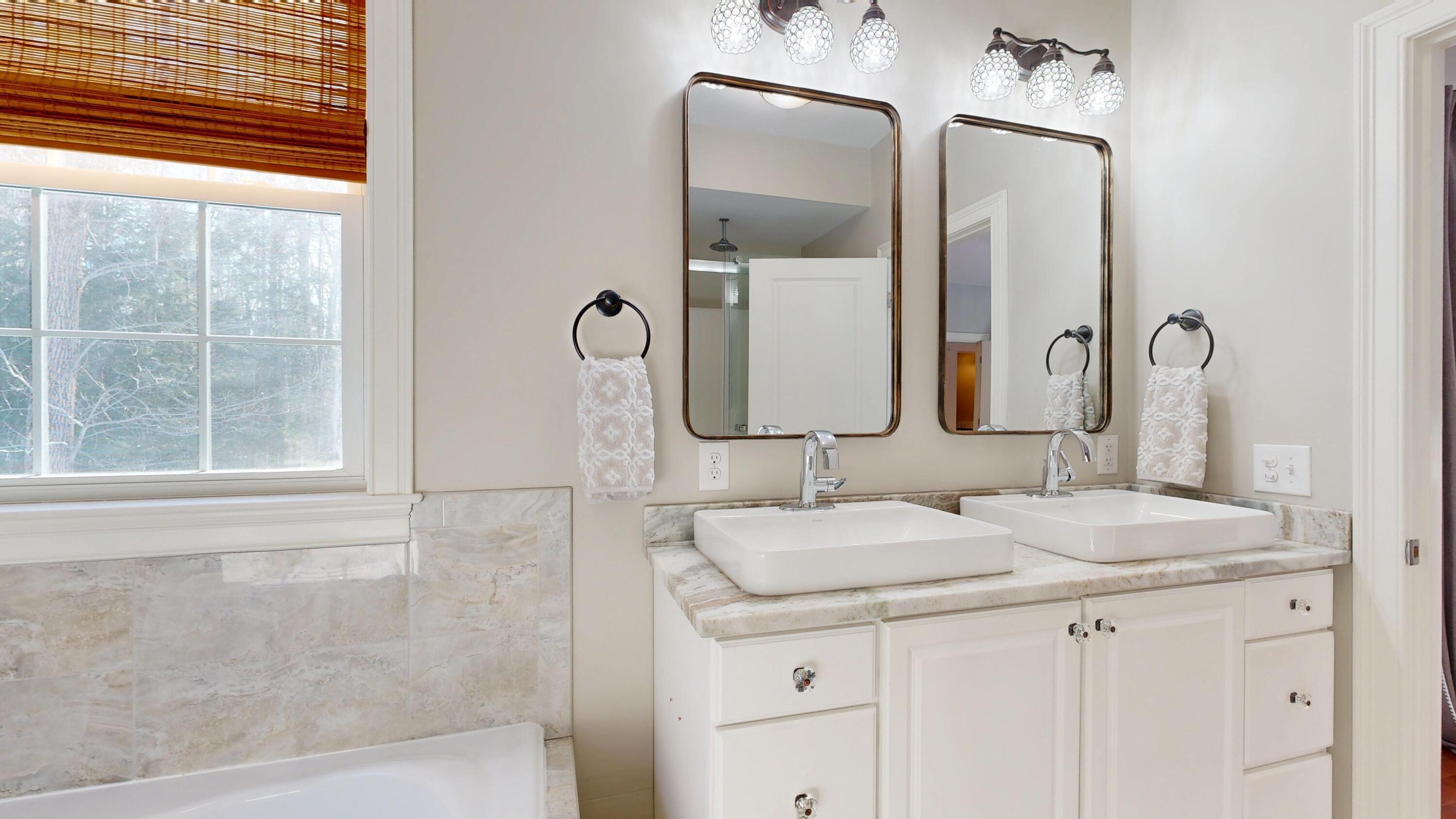 17 Bowdoin Drive Lewiston ME 04240