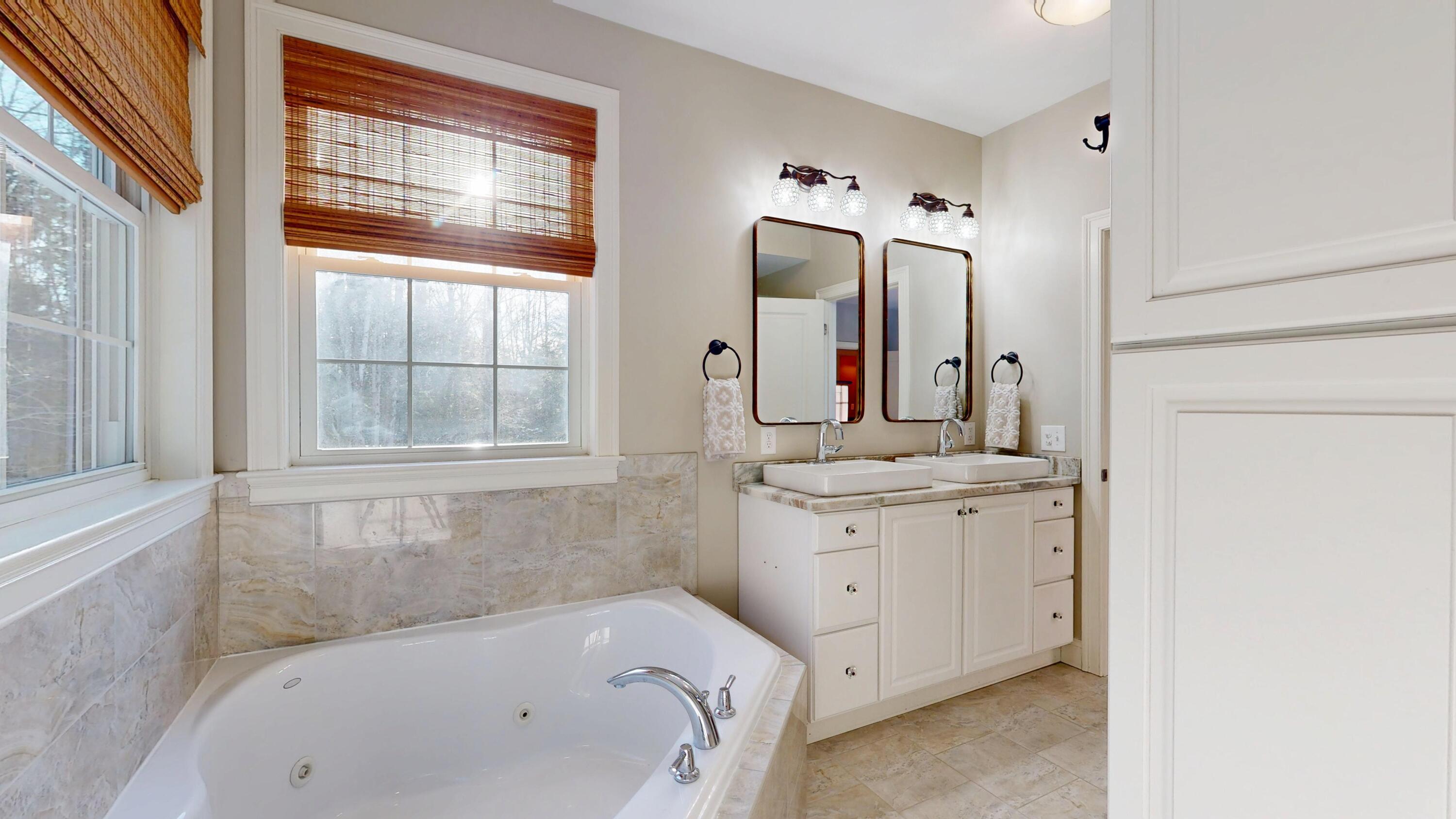 17 Bowdoin Drive Lewiston ME 04240