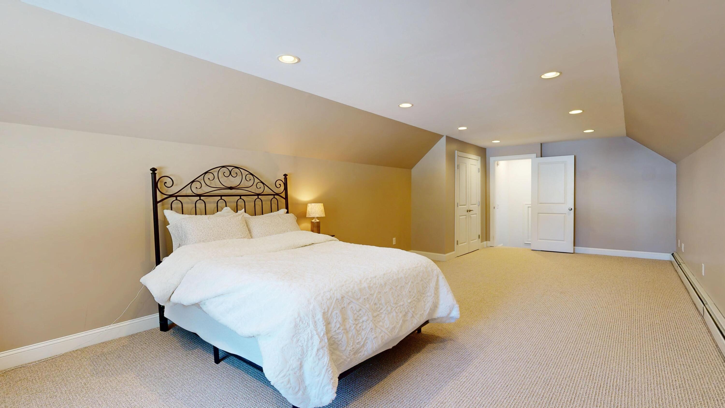 17 Bowdoin Drive Lewiston ME 04240