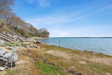 44 Maquoit Drive Freeport ME 04032