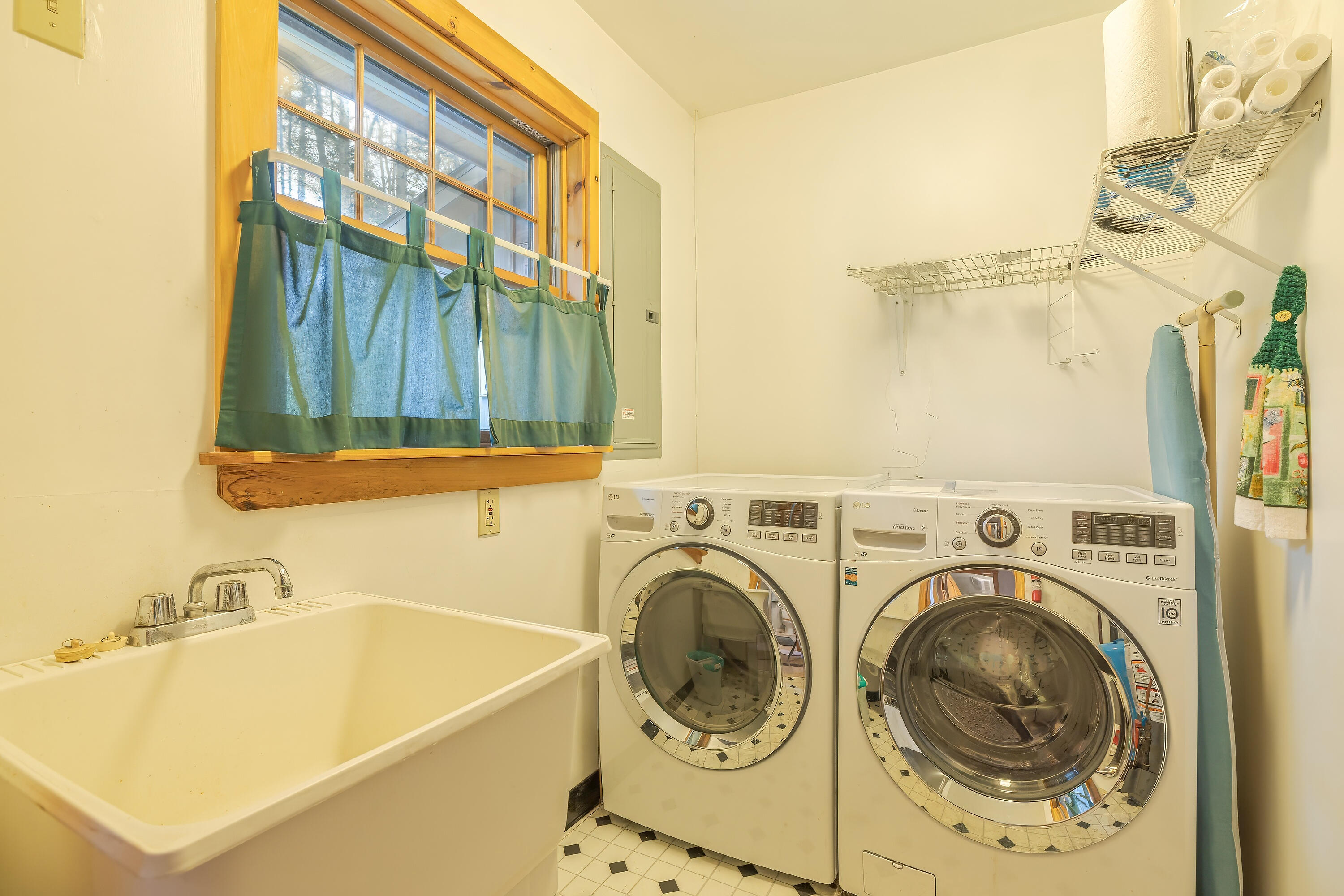 176 N Main Street Stonington ME 04681