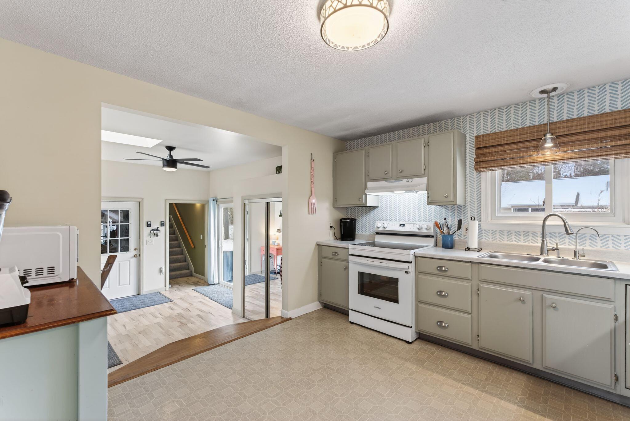 1 Jeanne Drive Topsham ME 04086