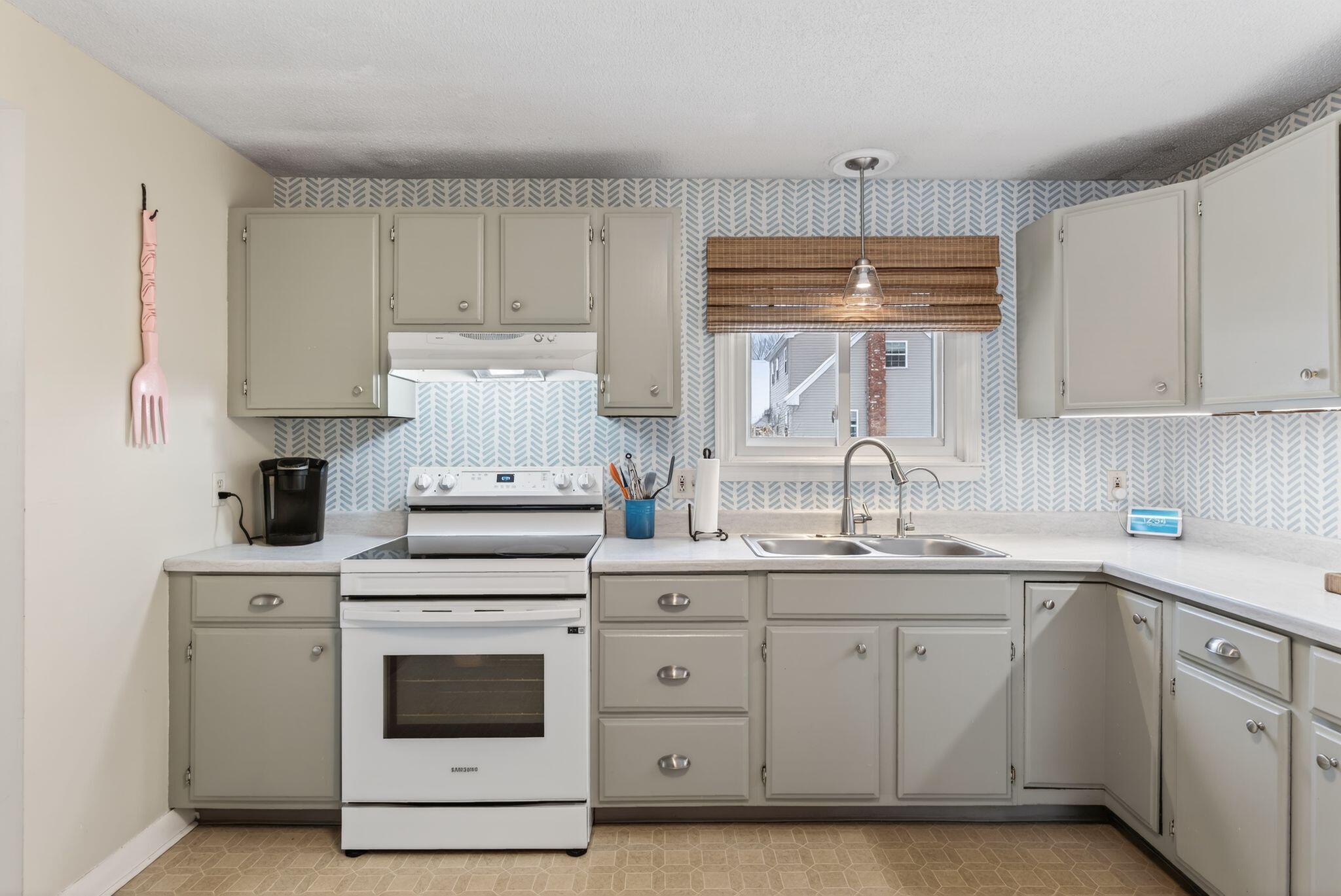 1 Jeanne Drive Topsham ME 04086