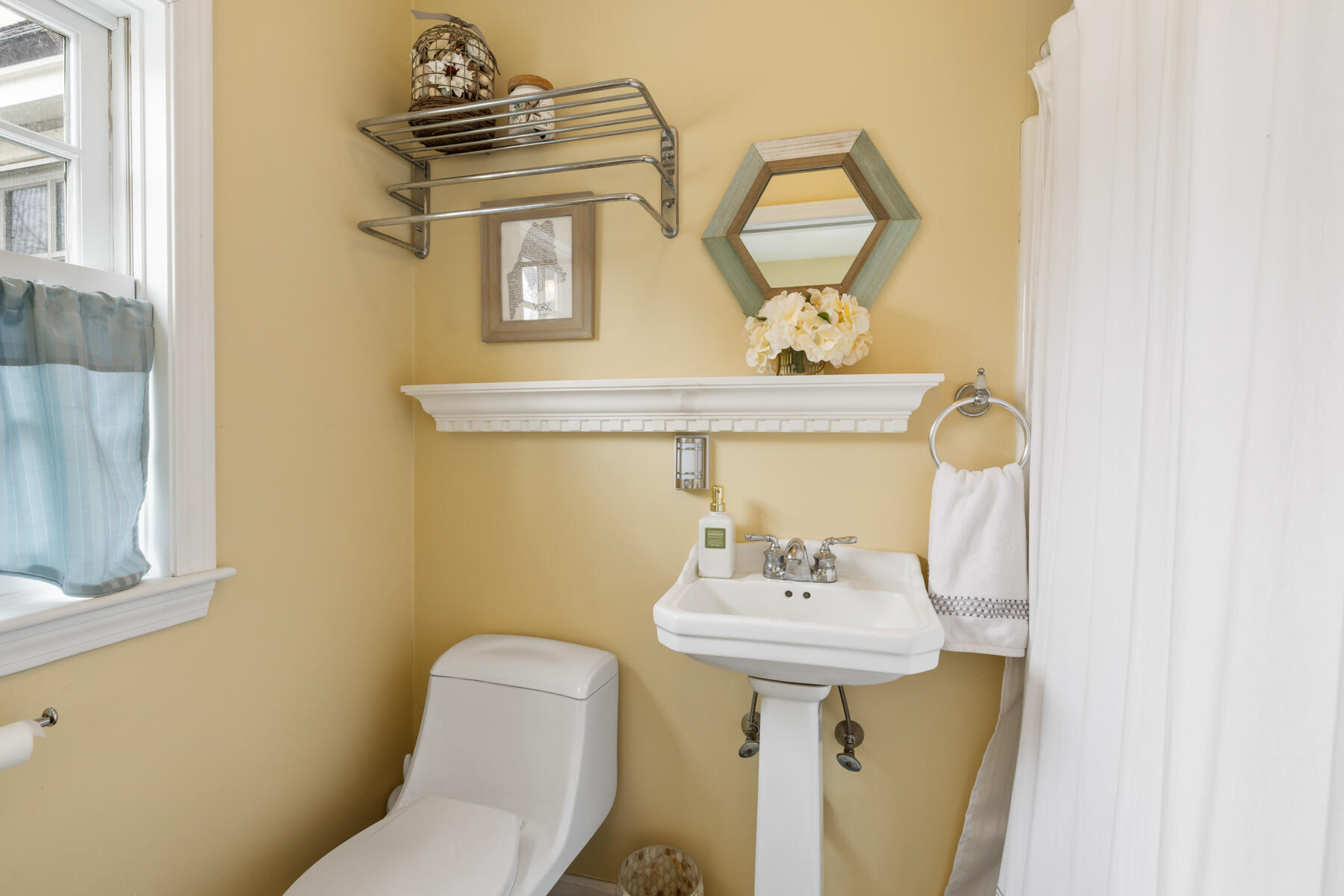 12 Kings Road York ME 03909