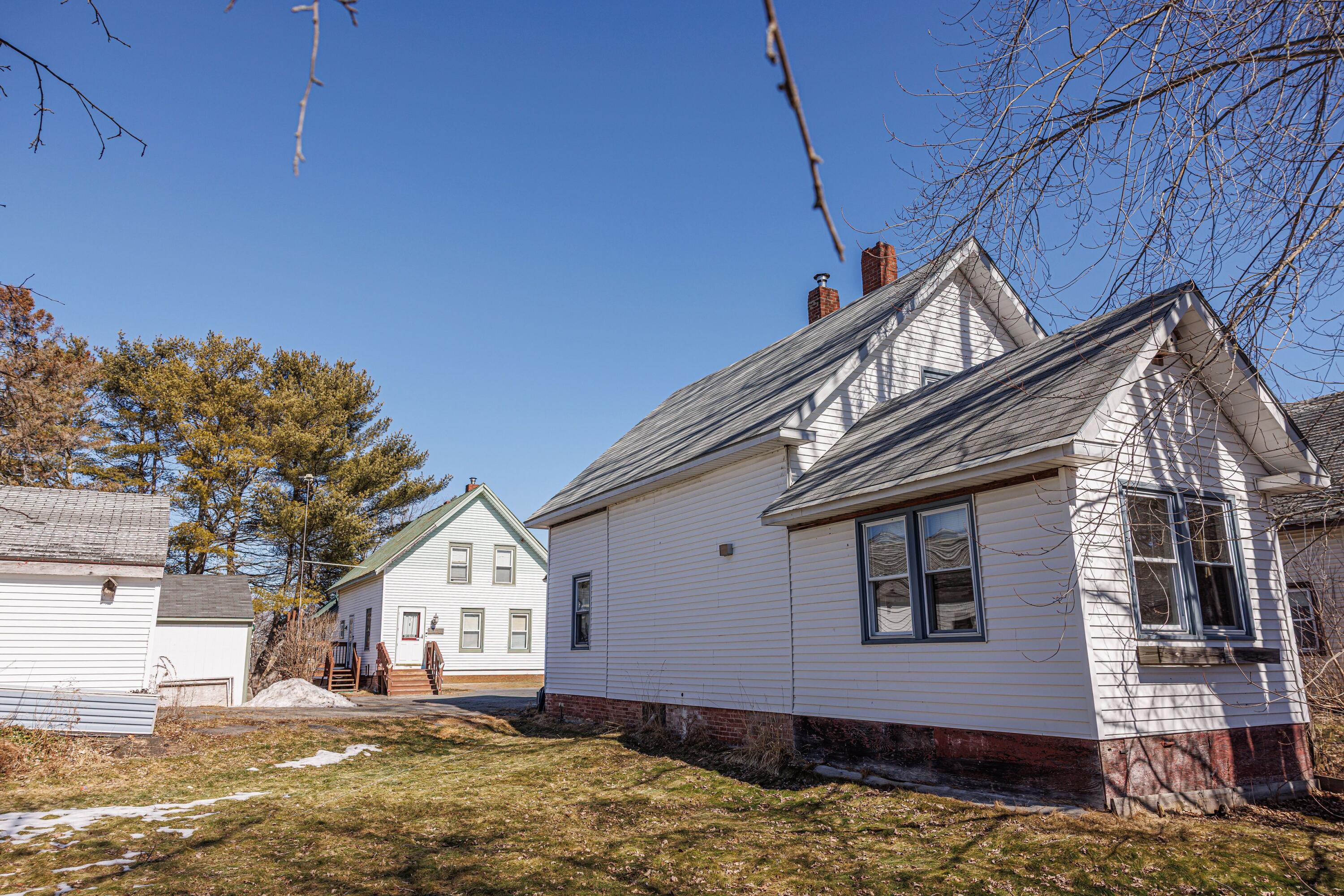 8 Court Street Vassalboro ME 04989