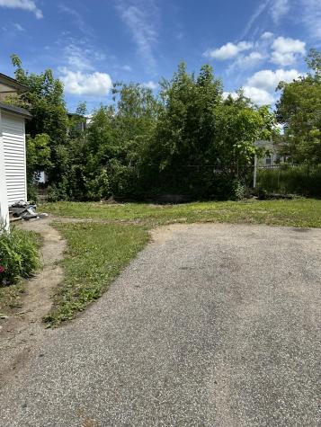 213 Oak Street Lewiston ME 04240