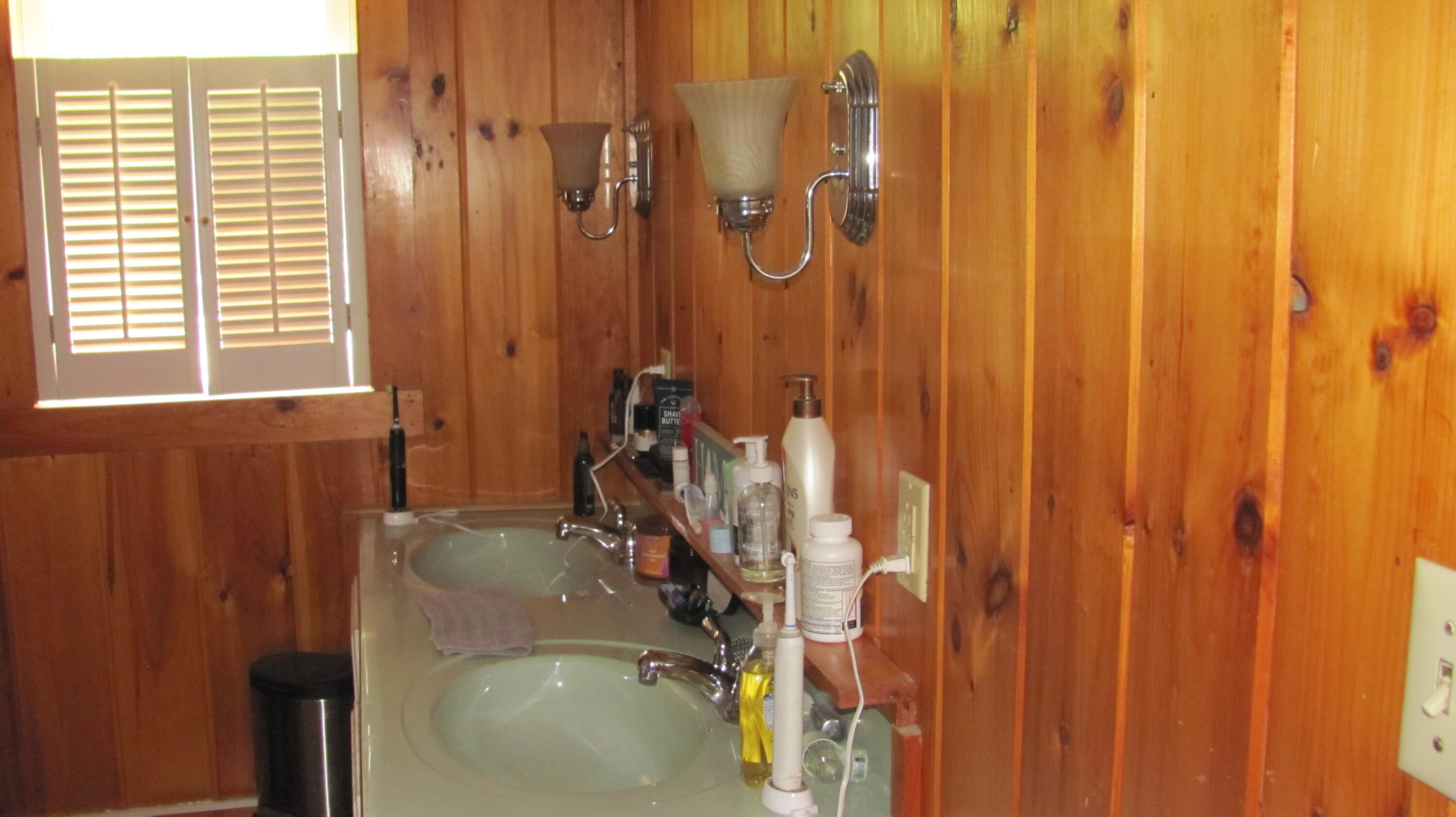 23 Mefford Lane Paris ME 04281