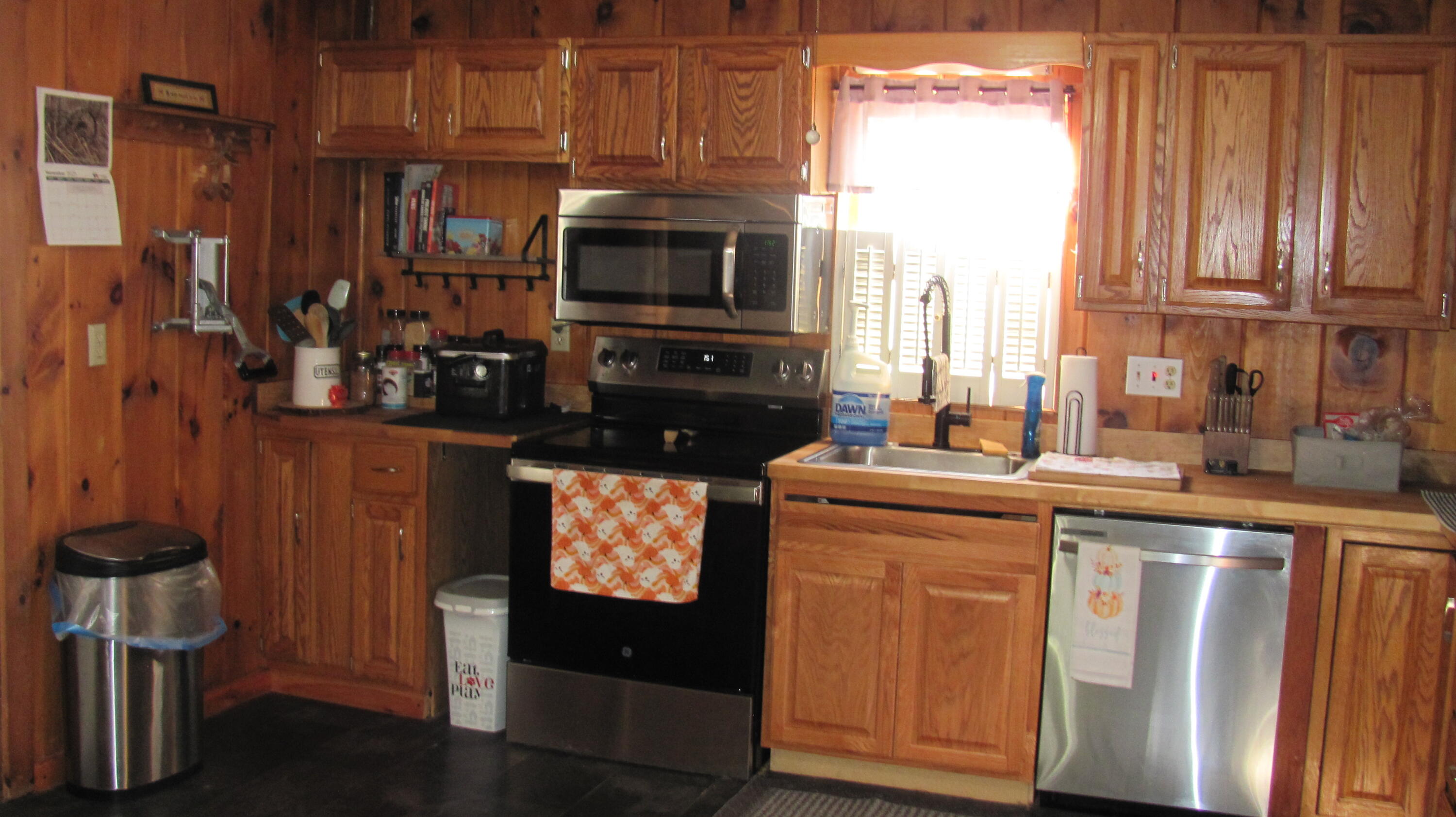 23 Mefford Lane Paris ME 04281