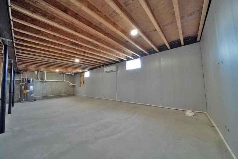 15 Lilac Lane Houlton ME 04730