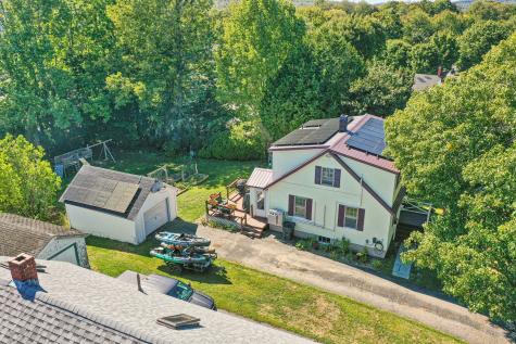 23 Pond Street Bucksport ME 04416