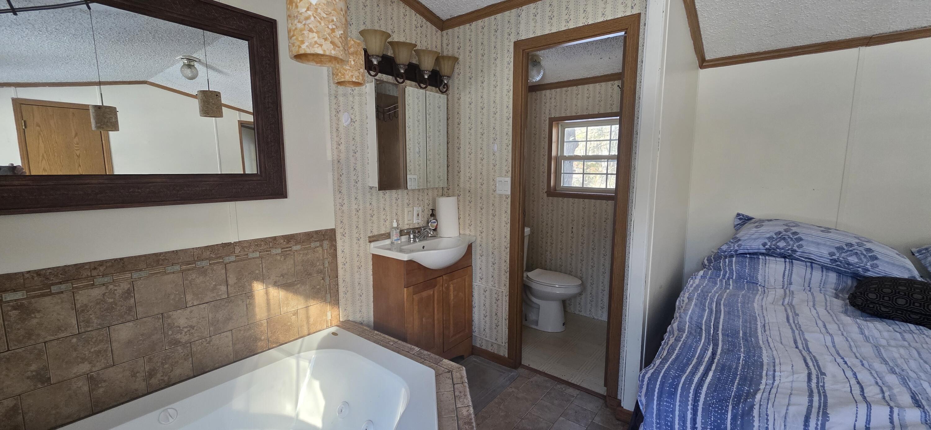 10 E Oxford Road Oxford ME 04270