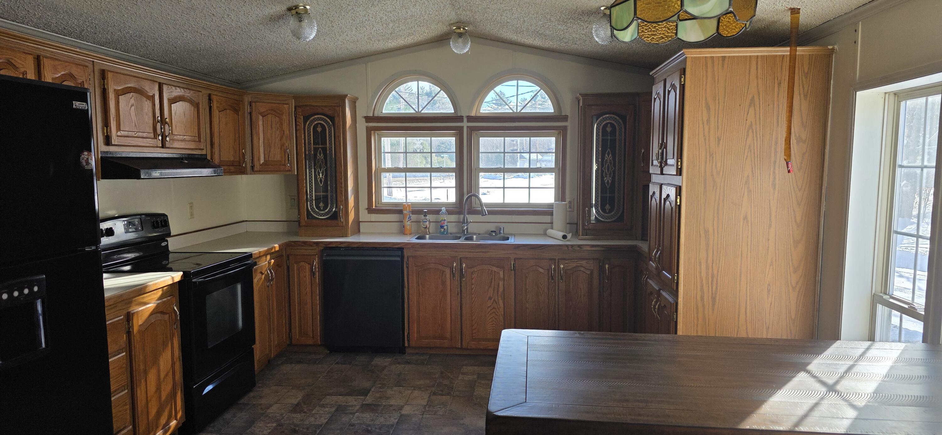 10 E Oxford Road Oxford ME 04270