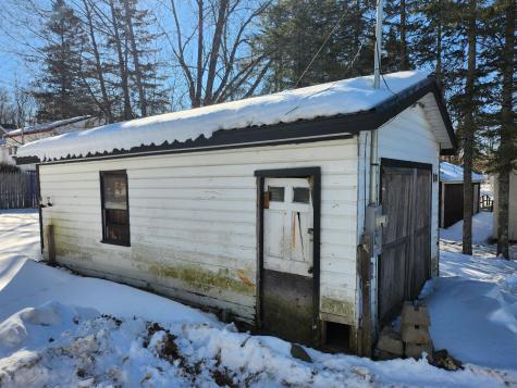 173 Church Dexter ME 04930