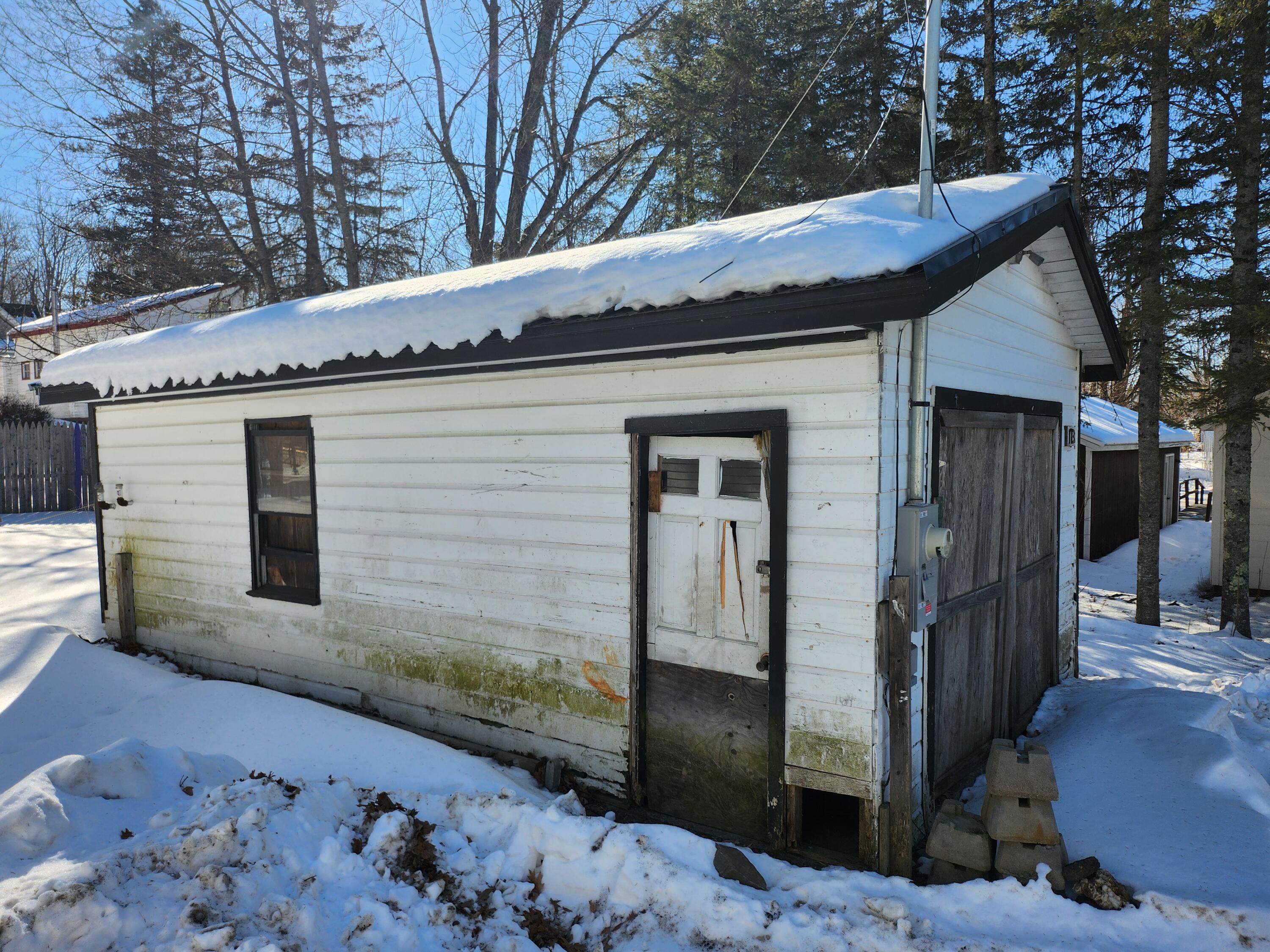 173 Church Dexter ME 04930