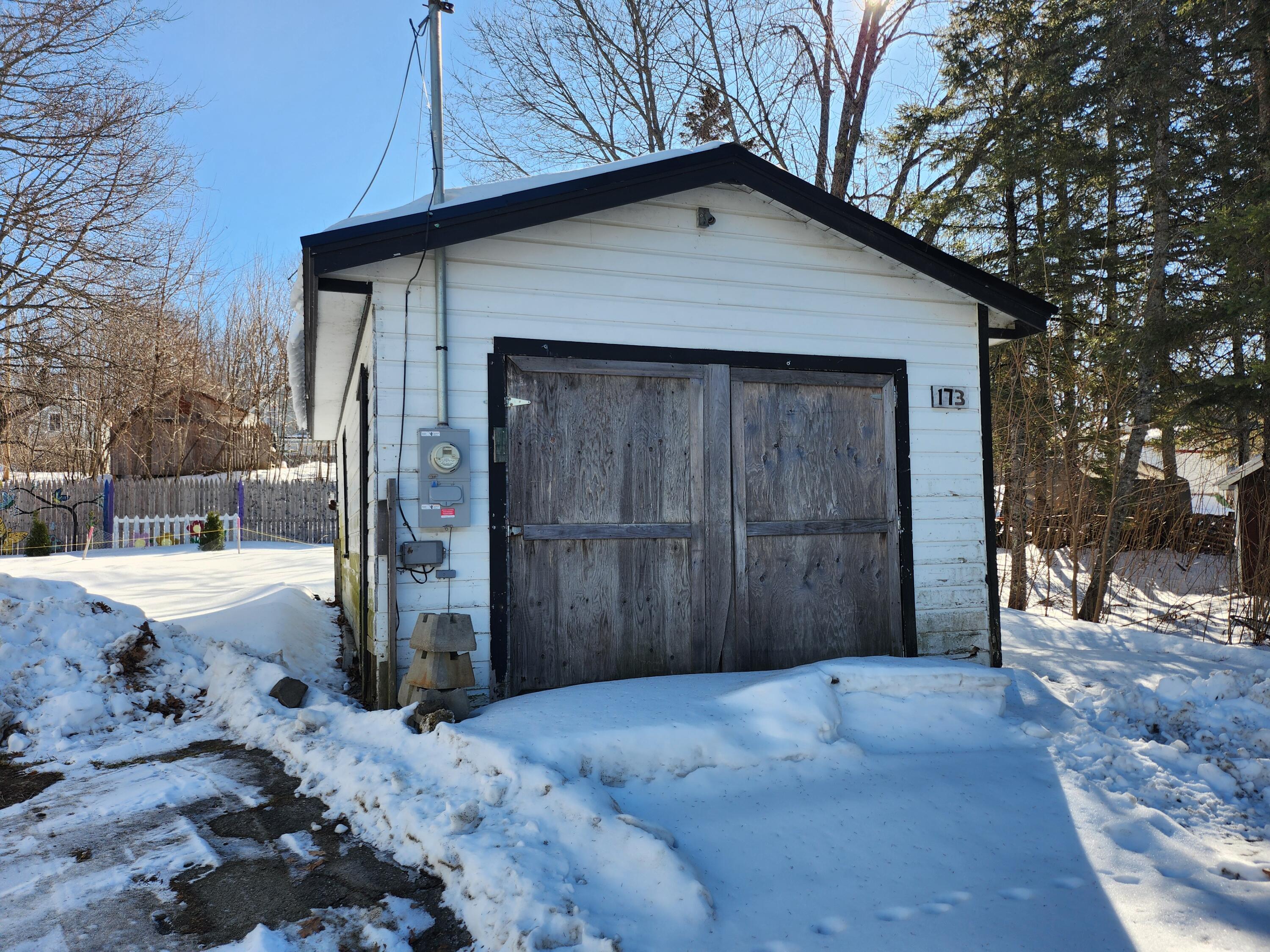 173 Church Dexter ME 04930