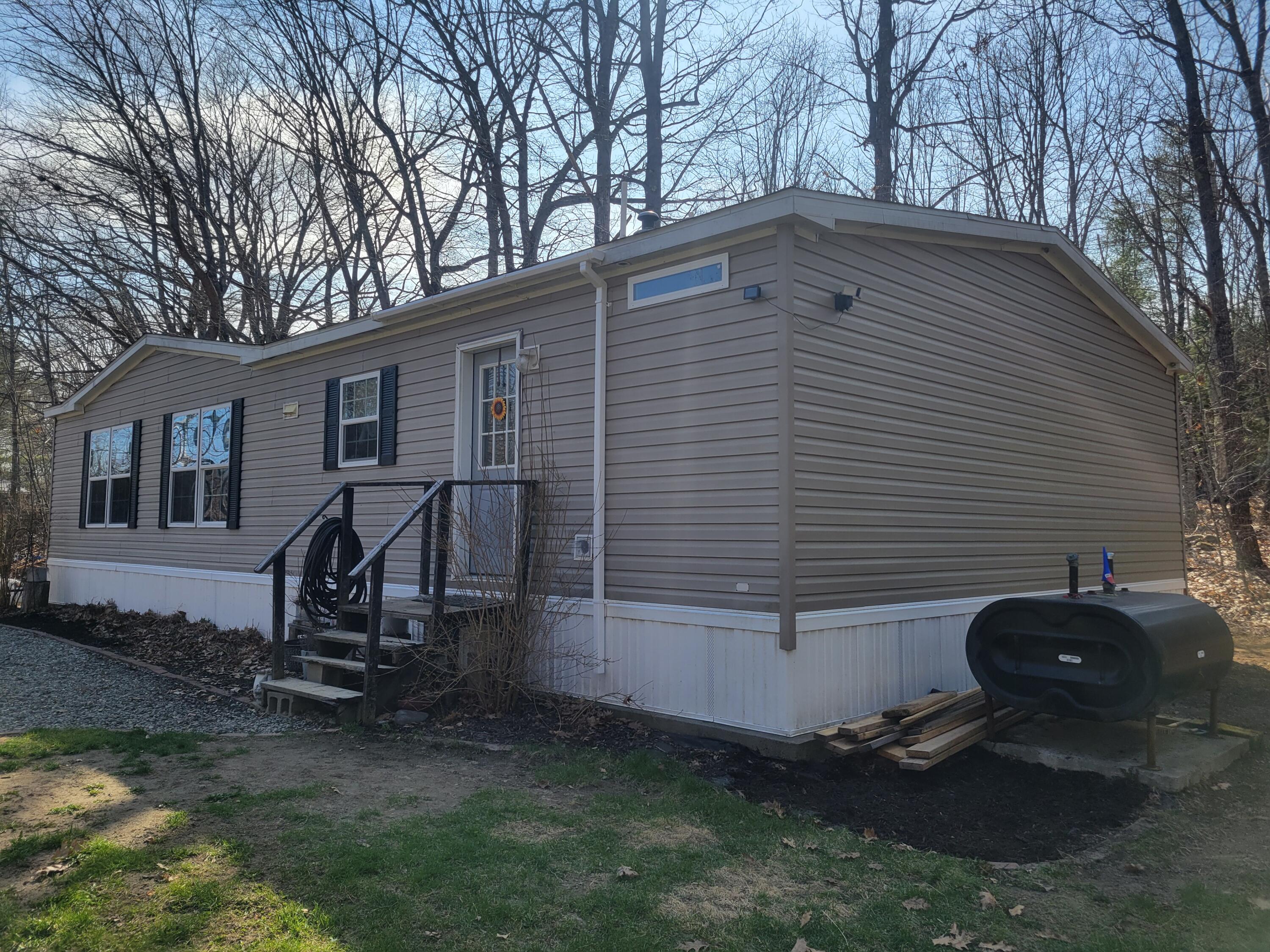 12 Breezy Lane China ME 04358