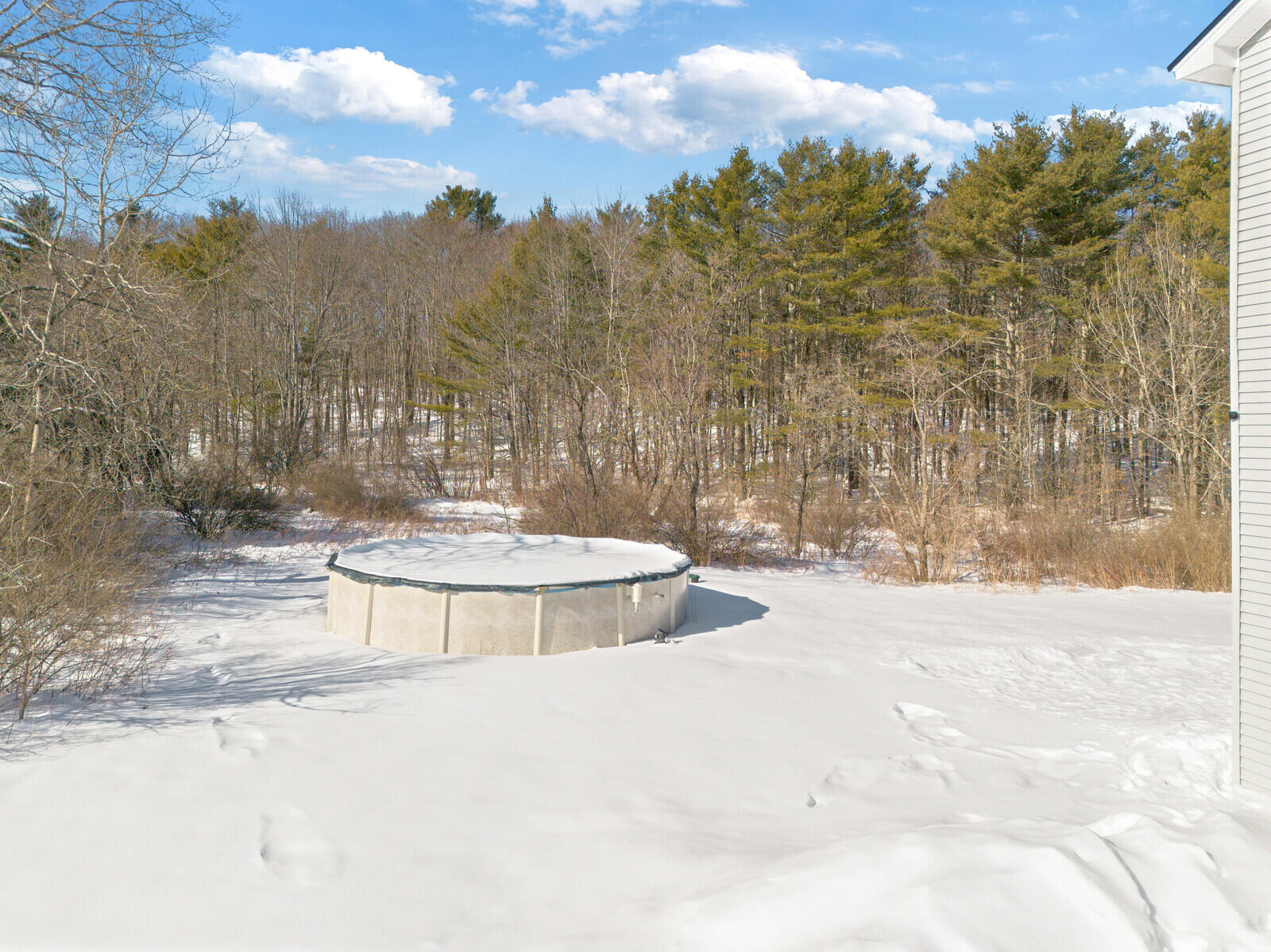 24 Rosart Lane West Gardiner ME 04345