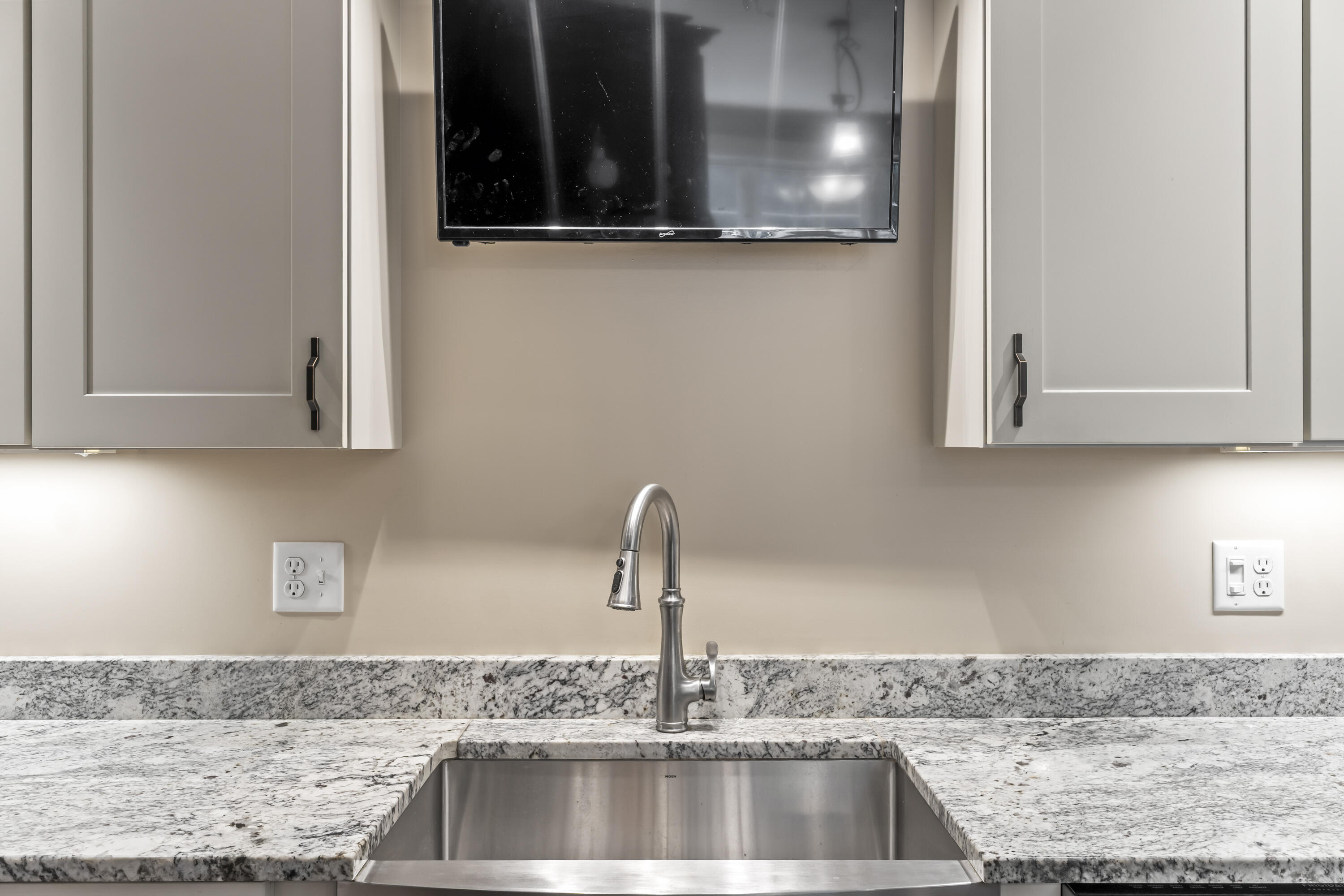 8 Macintosh Lane Lewiston ME 04240