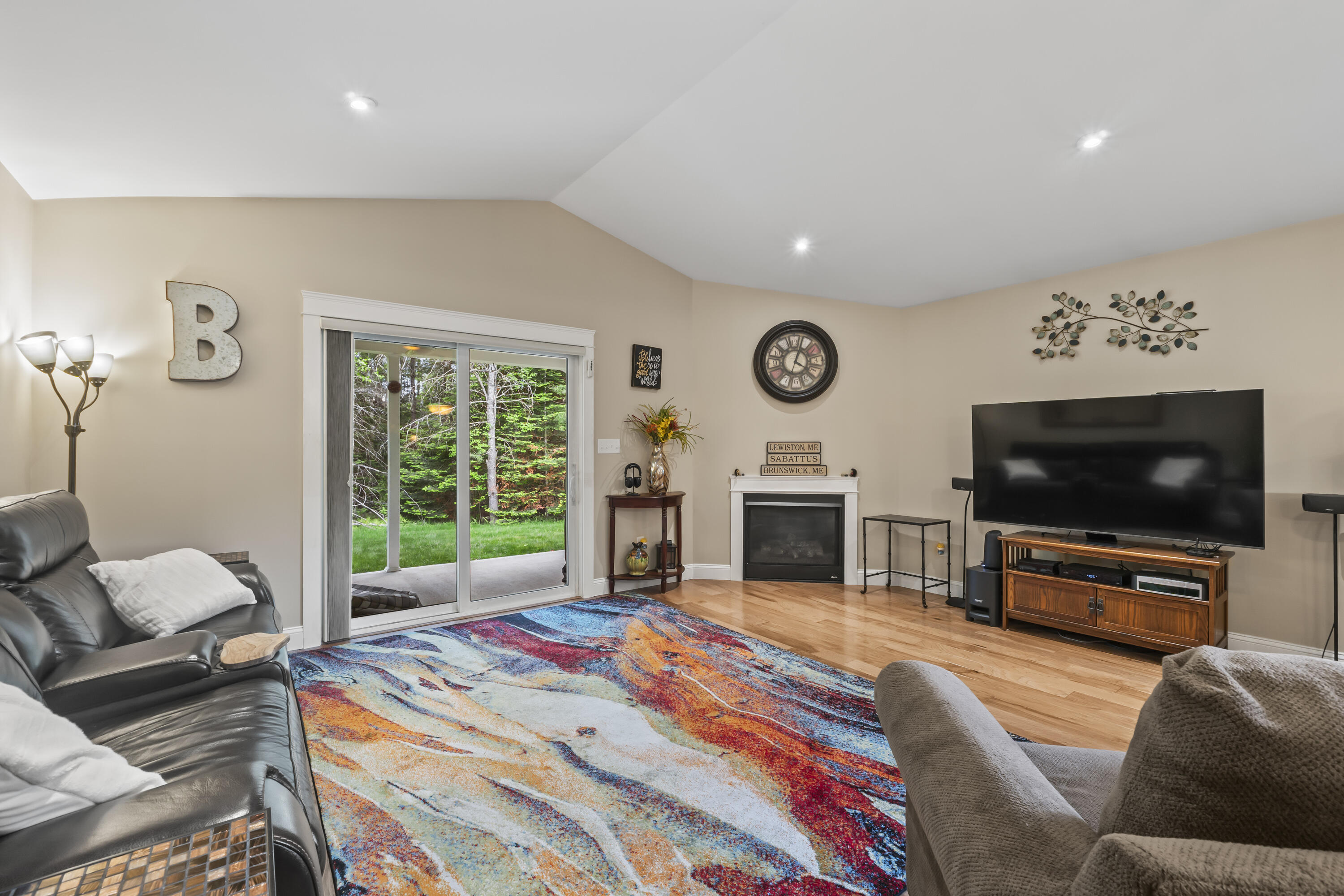 8 Macintosh Lane Lewiston ME 04240