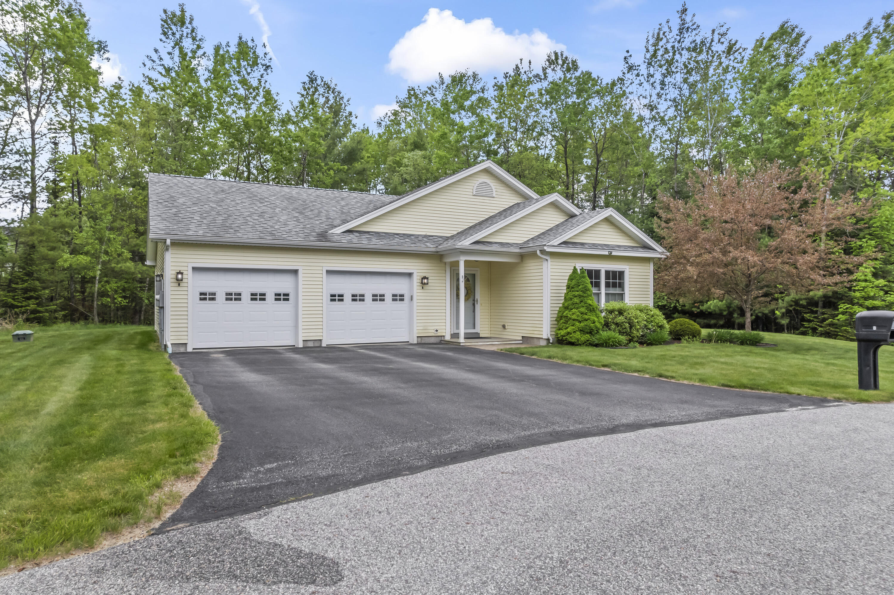 8 Macintosh Lane Lewiston ME 04240