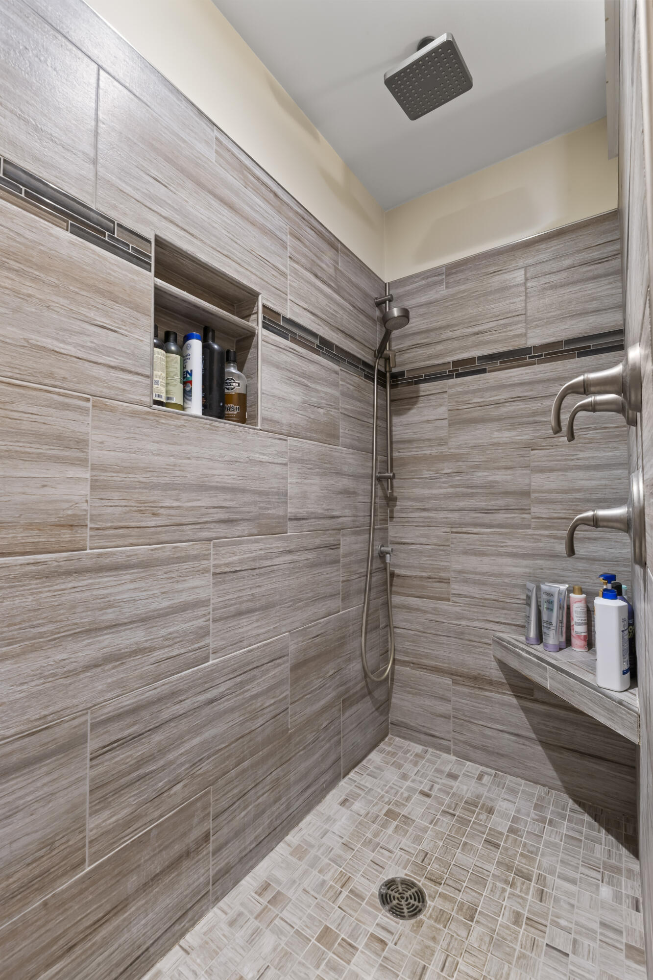 8 Macintosh Lane Lewiston ME 04240