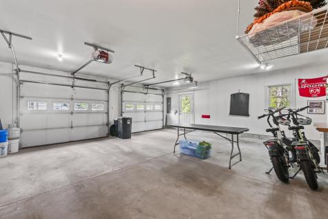 8 Macintosh Lane Lewiston ME 04240