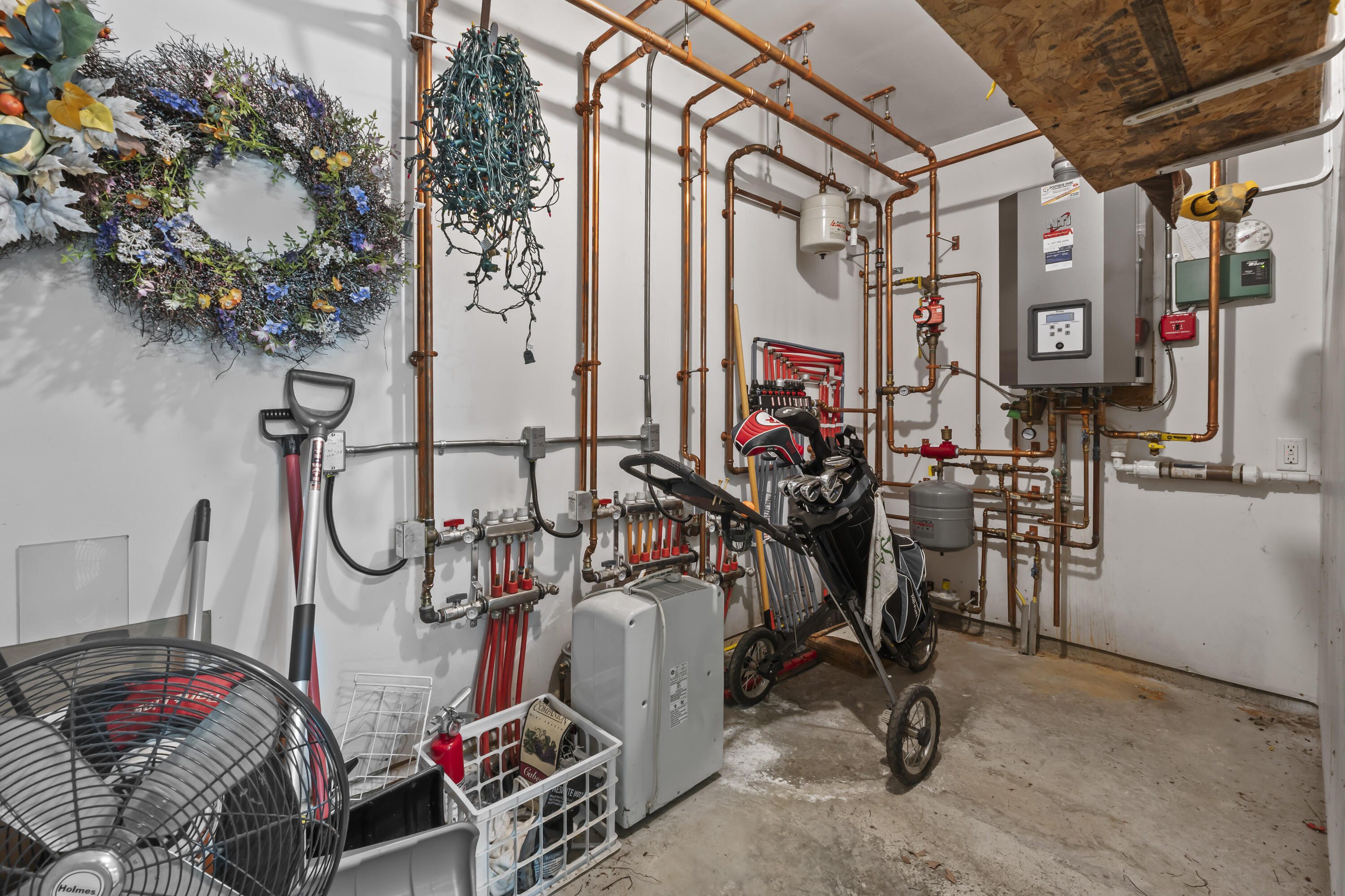 8 Macintosh Lane Lewiston ME 04240