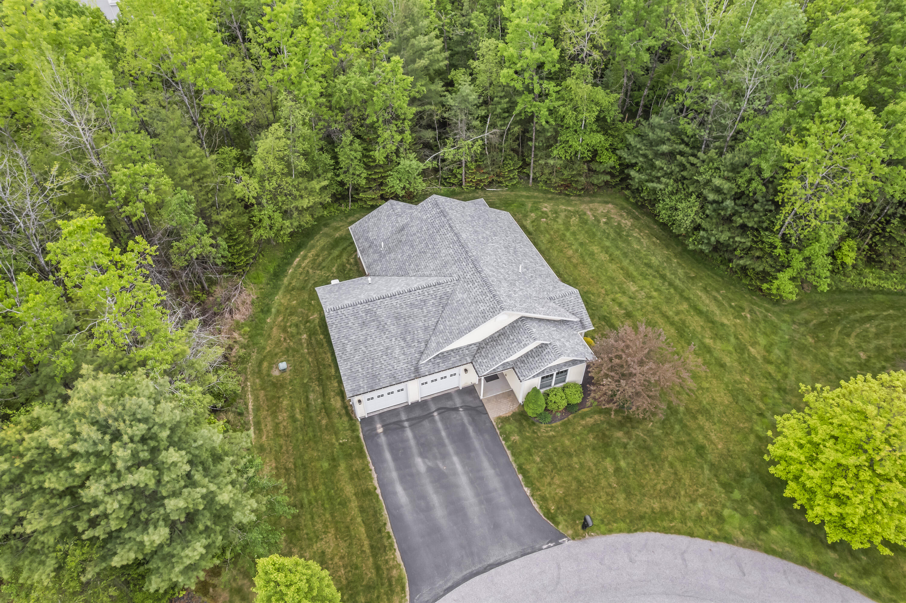 8 Macintosh Lane Lewiston ME 04240