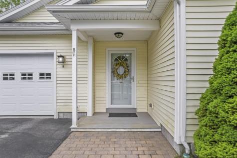 8 Macintosh Lane Lewiston ME 04240